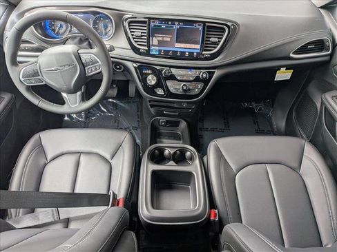 New 2026 Chrysler Pacifica Select image 14
