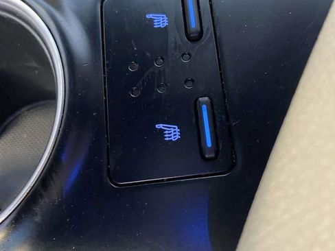 Used 2018 Toyota Camry XLE FWD image 21