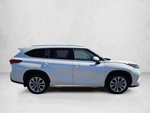 Used 2021 Toyota Highlander Limited AWD/4WD image 4
