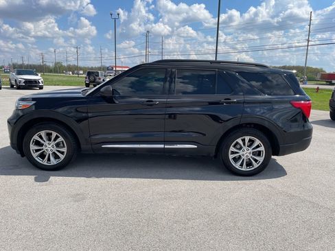 Used 2021 Ford Explorer XLT w/ Equipment Group 202A AWD/4WD image 4