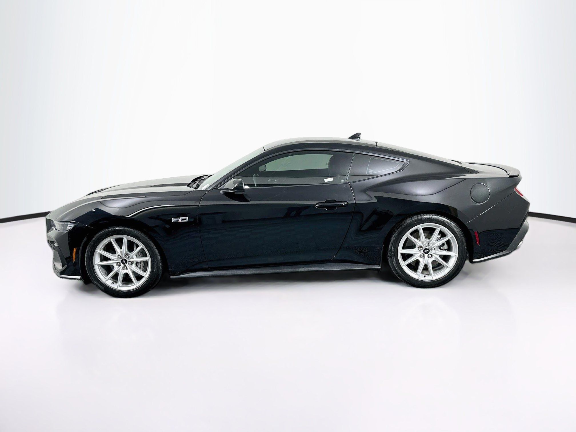 Used 2025 Ford Mustang GT Premium RWD image 4