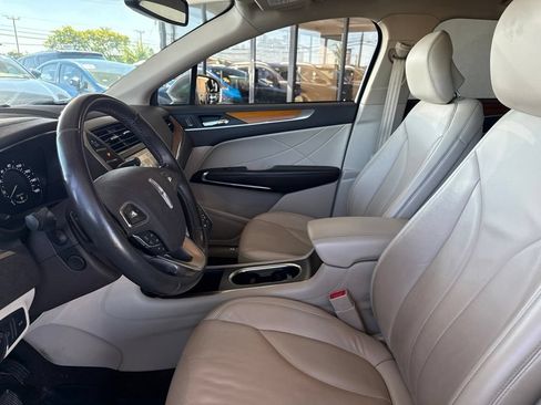 Used 2019 Lincoln MKC Select FWD image 11