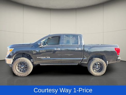 Used 2018 Nissan Titan SV w/ SV Convenience Package RWD image 5