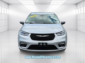 Used 2023 Chrysler Pacifica Touring-L FWD video 2