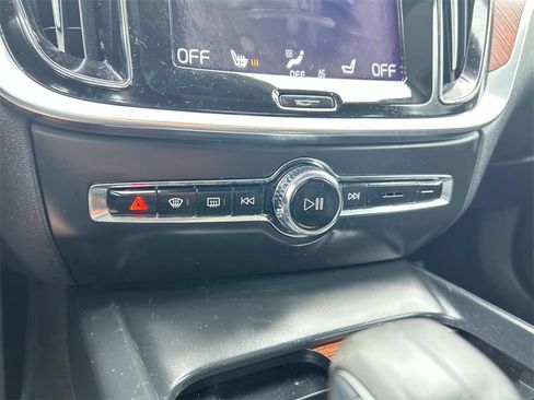 Used 2022 Volvo S60 B5 Inscription image 29