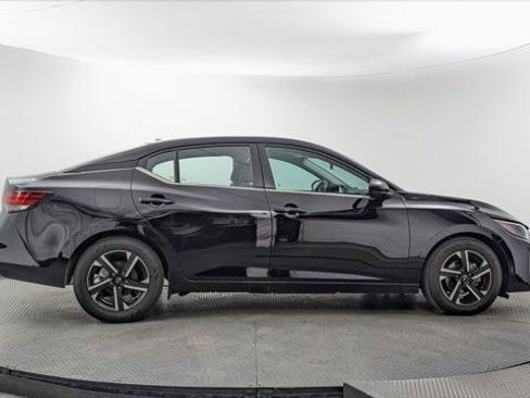 Used 2024 Nissan Sentra SV FWD image 9