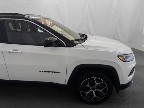 Used 2025 Jeep Compass Limited image 9