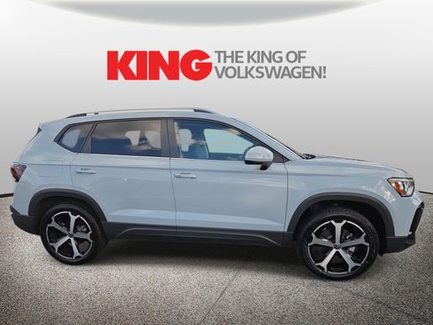 Certified 2025 Volkswagen Taos SEL image 2