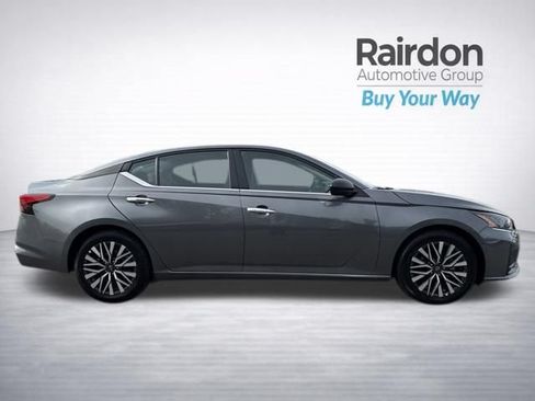 Used 2025 Nissan Altima 2.5 SV FWD image 8