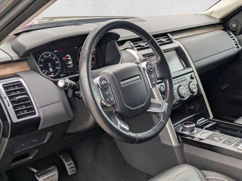 Used 2018 Land Rover Discovery HSE image 10