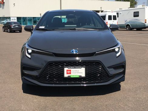 Used 2025 Toyota Corolla SE AWD/4WD image 11