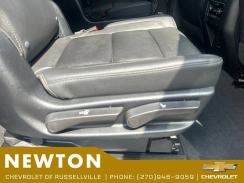 Used 2025 Chevrolet Suburban Z71 w/ Comfort Package AWD/4WD image 29