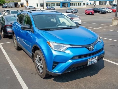 Used 2016 Toyota RAV4 LE AWD/4WD image 3