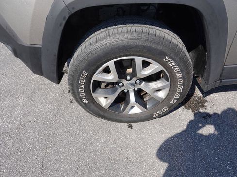 Used 2017 Jeep Cherokee Trailhawk w/ Trailer Tow Group image 7