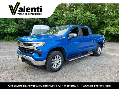 Used 2022 Chevrolet Silverado 1500 LT w/ Z71 Off-Road Package AWD/4WD image 1