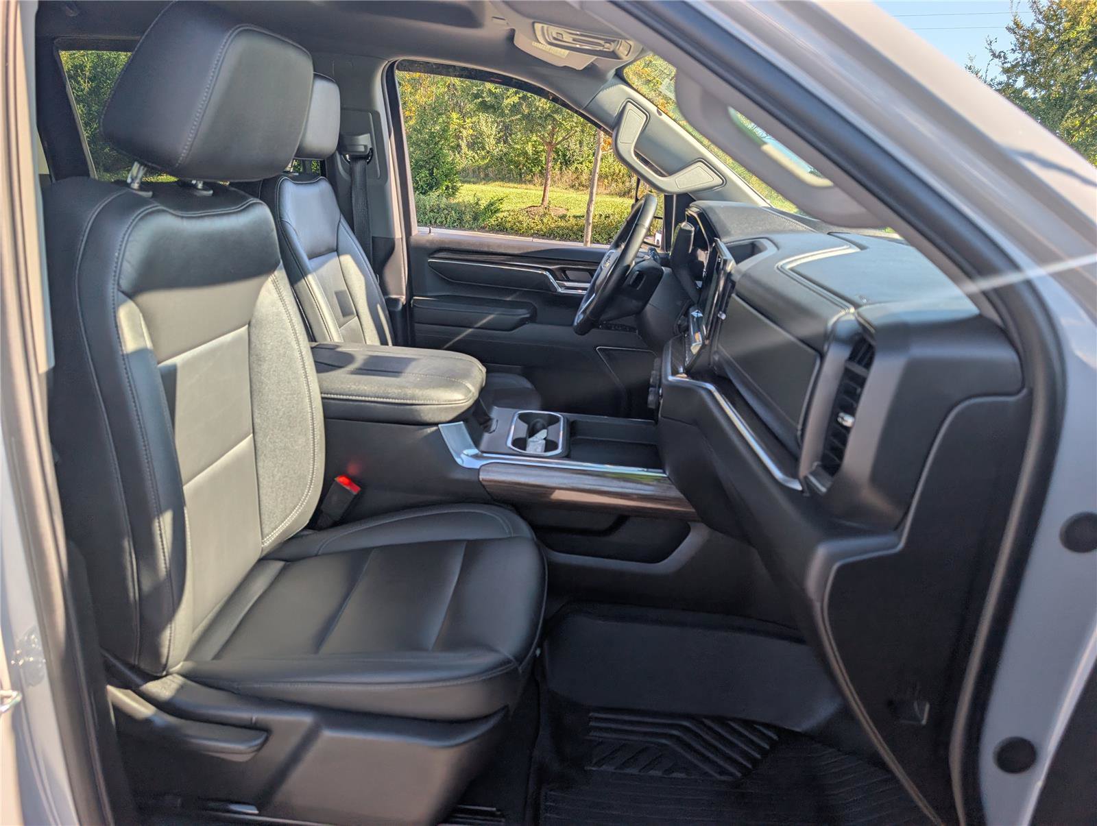 Used 2024 Chevrolet Silverado 2500 LT AWD/4WD image 14