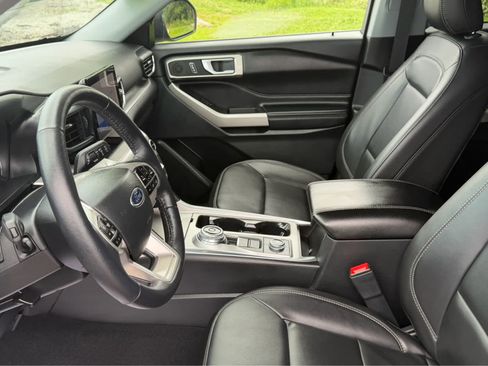 Used 2023 Ford Explorer XLT w/ Equipment Group 202A AWD/4WD image 14