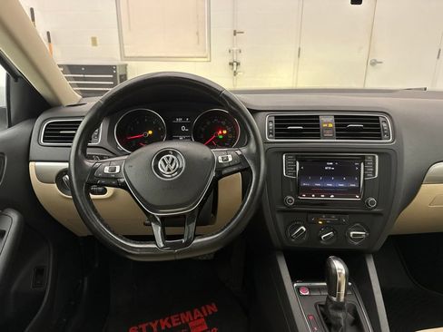 Used 2017 Volkswagen Jetta SE FWD image 10