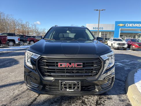 Used 2022 GMC Terrain SLE w/ Driver Convenience Package image 2