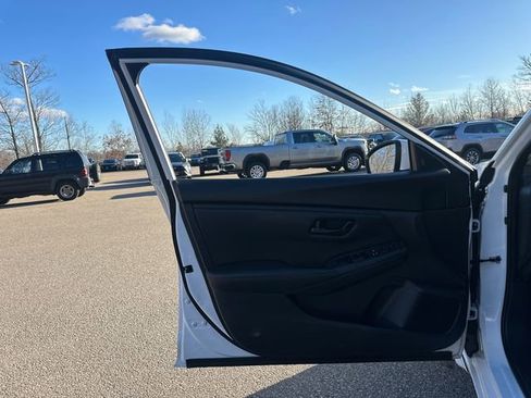 Used 2025 Nissan Sentra S image 18