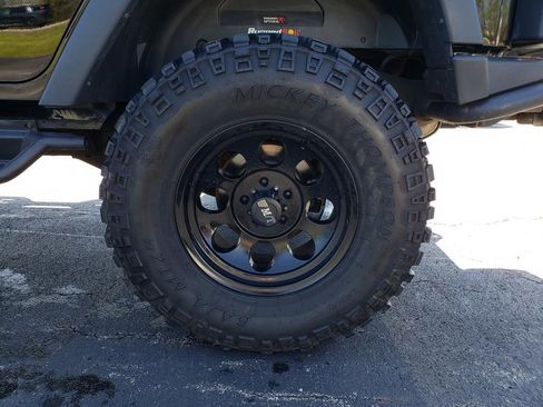 Used 2013 Jeep Wrangler Unlimited Sahara image 21