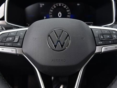 New 2026 Volkswagen Taos SE image 18