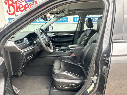 Used 2023 Jeep Grand Cherokee Limited image 23