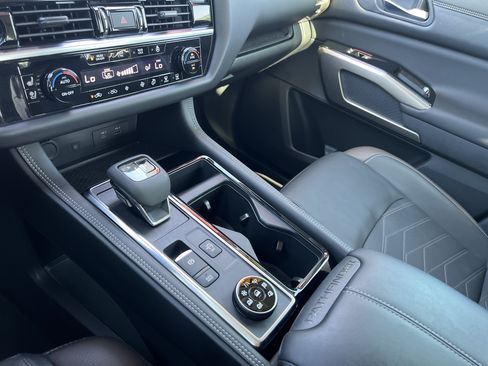 Certified 2023 Nissan Pathfinder Platinum AWD/4WD image 28