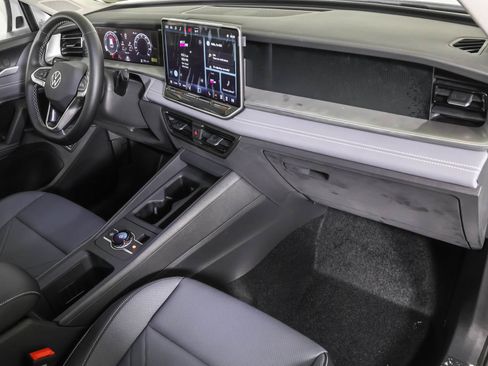 New 2026 Volkswagen Tiguan SE image 42