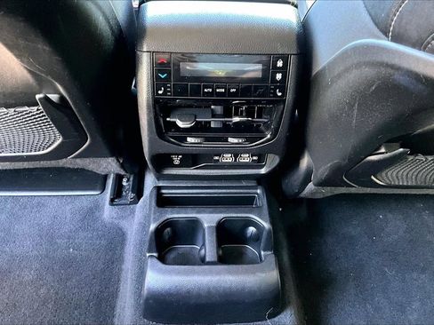 Used 2022 Jeep Grand Cherokee L Limited AWD/4WD image 16