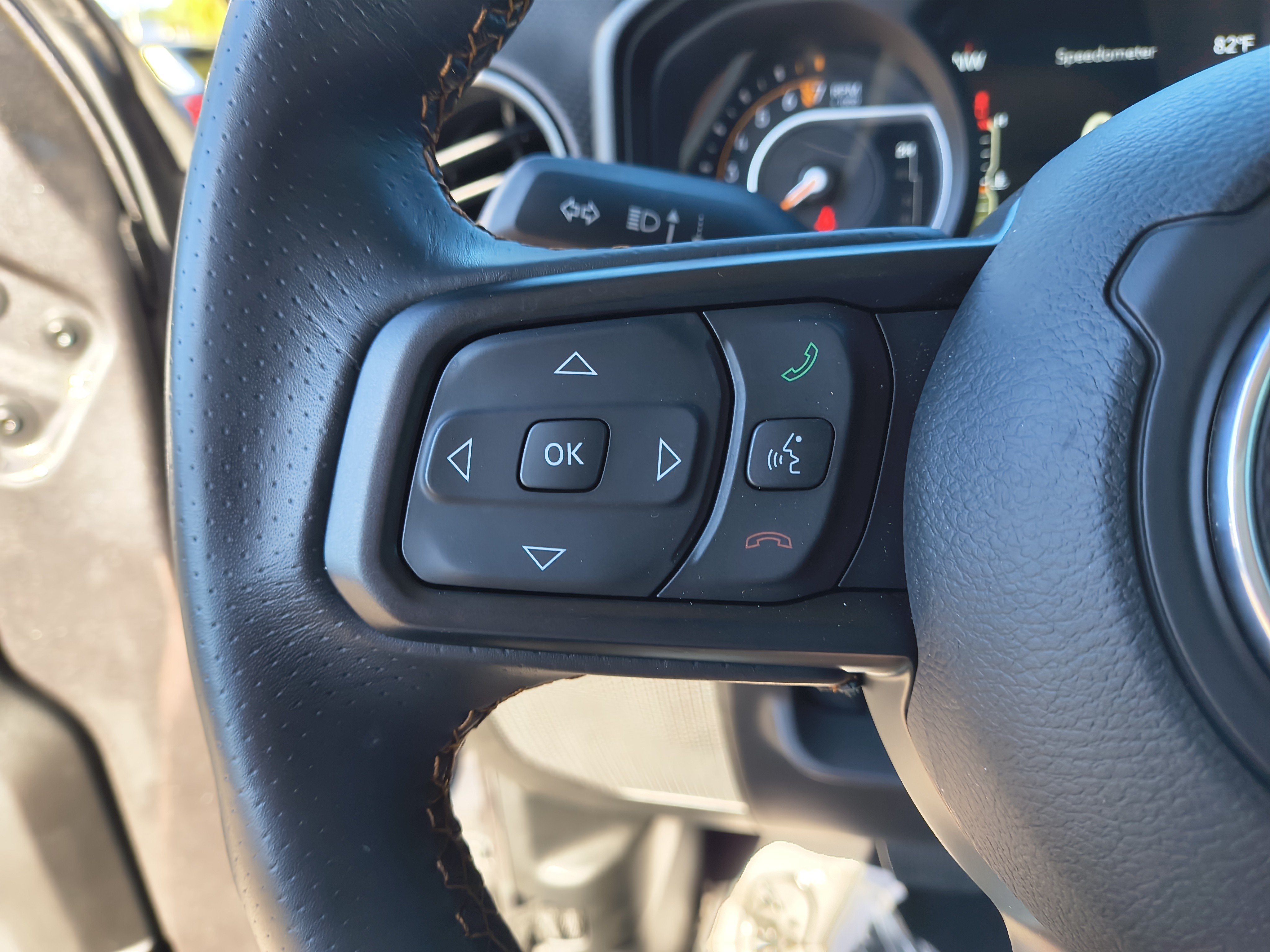 Used 2024 Jeep Gladiator Mojave AWD/4WD image 33