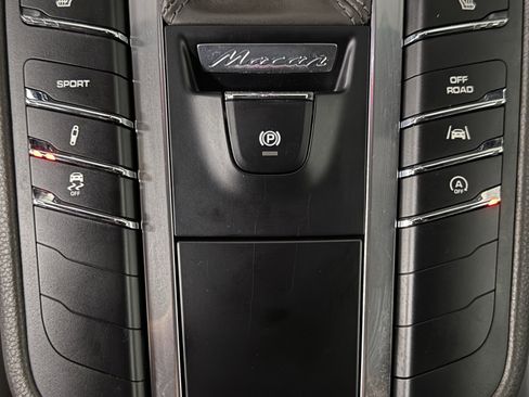 Used 2017 Porsche Macan S image 29