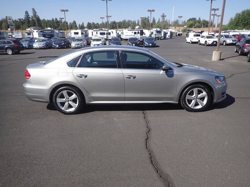 Used 2012 Volkswagen Passat 2.5 SE FWD image 6