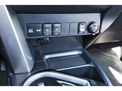 Used 2018 Toyota RAV4 Limited image 28