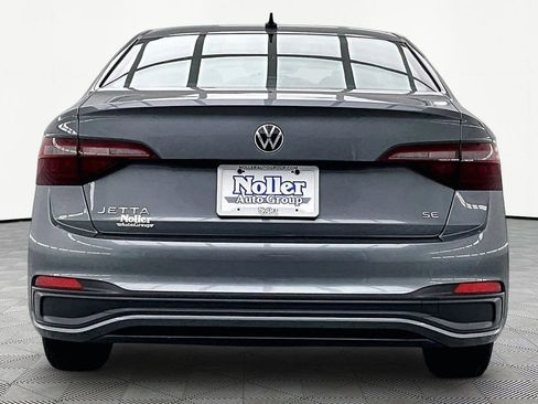 Used 2024 Volkswagen Jetta SE FWD image 4