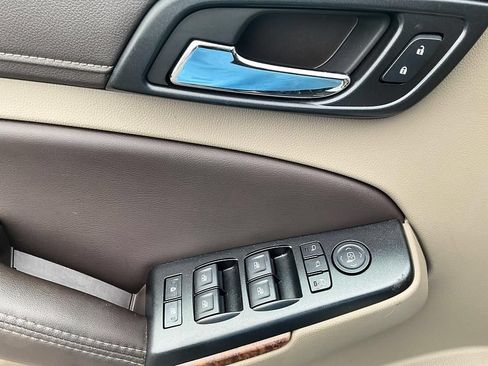 Used 2017 Chevrolet Suburban Premier AWD/4WD image 36