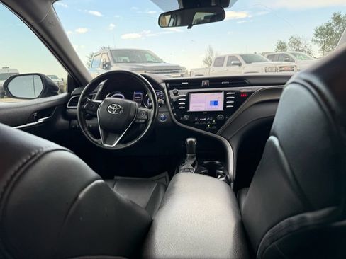 Used 2020 Toyota Camry SE FWD image 24