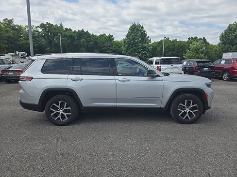 Used 2023 Jeep Grand Cherokee L Limited AWD/4WD image 8