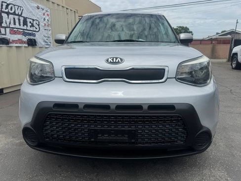 Used 2016 Kia Soul FWD image 2