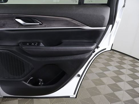 Used 2023 Jeep Grand Cherokee Limited image 23