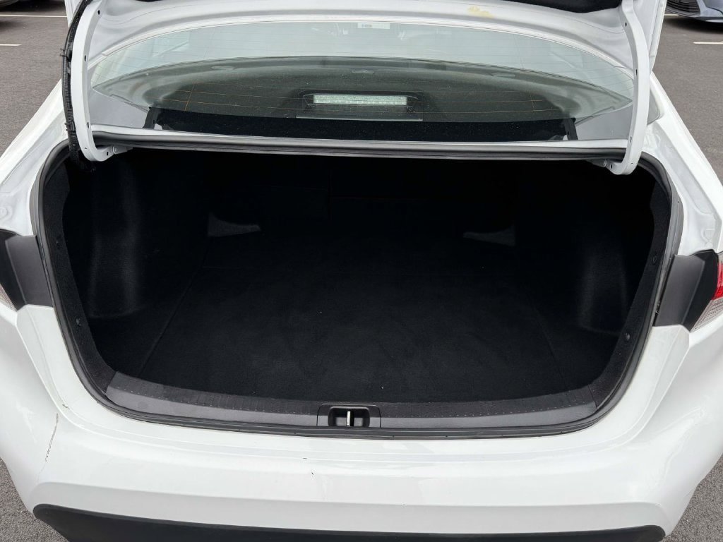 Used 2025 Toyota Corolla LE FWD image 16