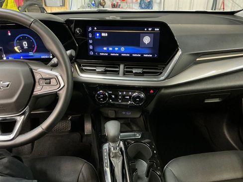 Certified 2024 Chevrolet Trax ACTIV w/ Sunroof Package image 18