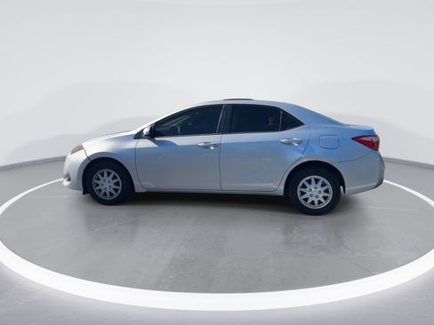 Used 2018 Toyota Corolla L FWD image 6