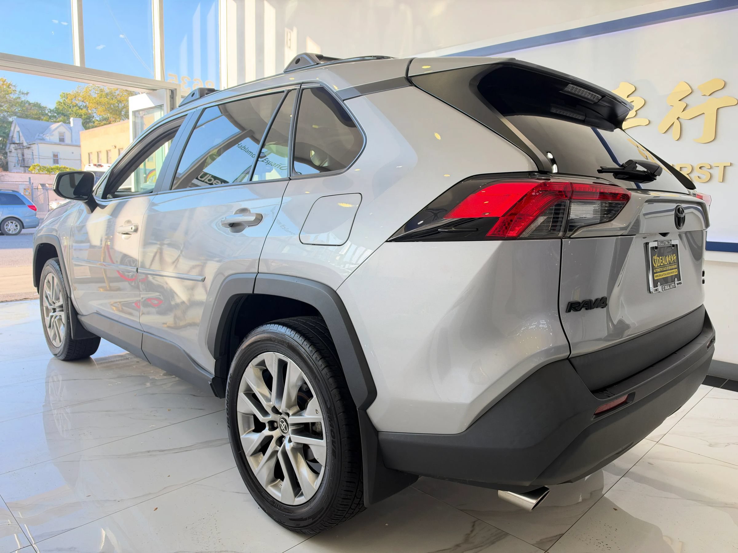 Used 2023 Toyota RAV4 XLE Premium AWD/4WD image 6
