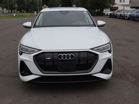 Used 2021 Audi e-tron Premium Plus w/ Premium Plus Package AWD/4WD image 2