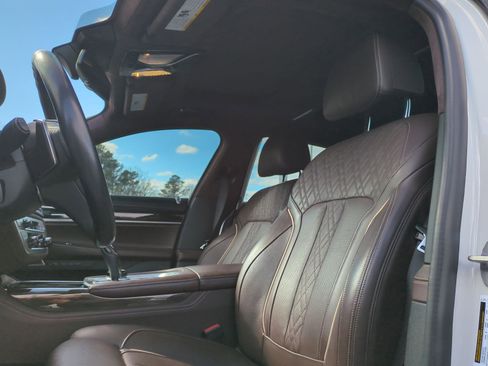 Certified 2022 BMW 740i w/ Premium Package image 16