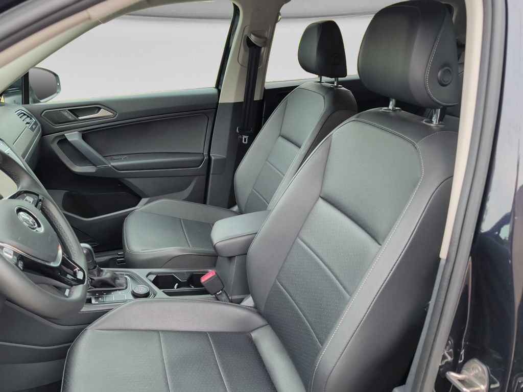 Used 2020 Volkswagen Tiguan SE AWD/4WD image 17