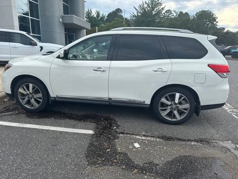 Used 2014 Nissan Pathfinder Platinum w/ Cargo Package FWD image 11