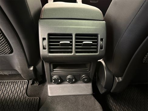 Used 2019 Jaguar F-PACE R-Sport image 18