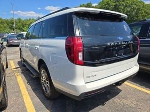 Used 2025 Ford Expedition Active AWD/4WD image 9